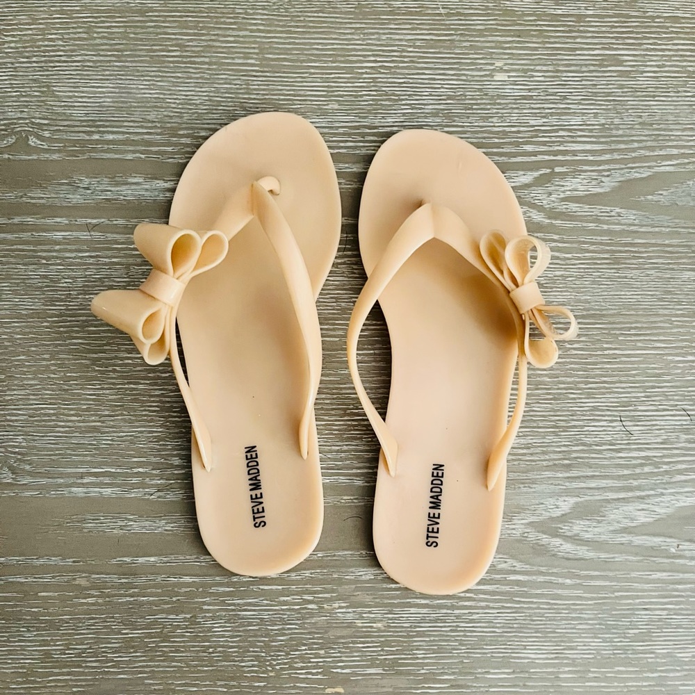 Steve Madden flip flops 38/7.5